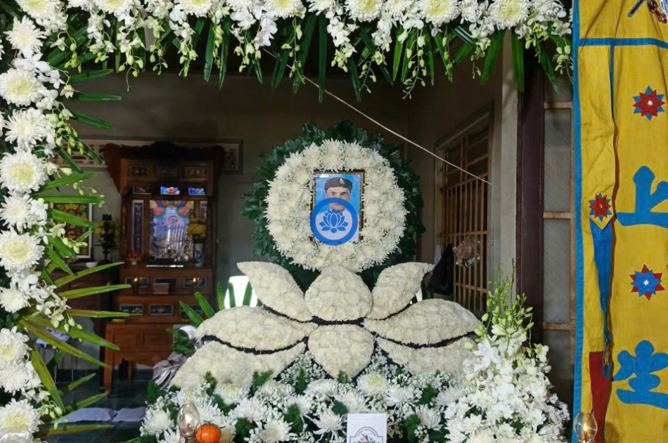 Cốt sen cắm hoa